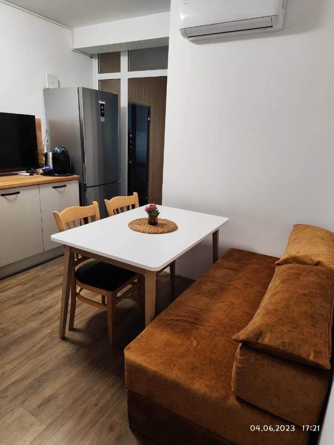 Dety'S Apartment Burgas Extérieur photo